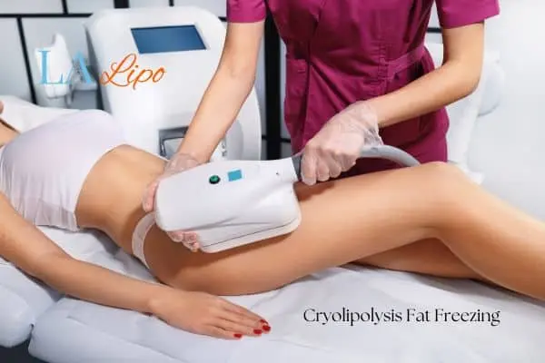 Woman receiving coolsculpting Ashford treatment on her thighs